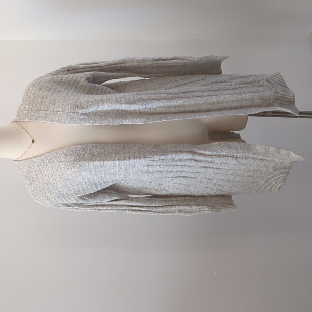 STYLUS Long Light Gray Heathered Knit Cardigan